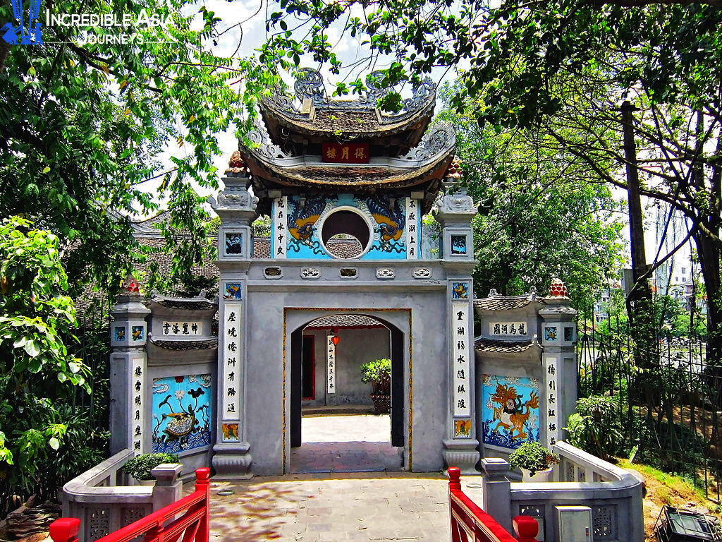 Ngoc Son temple